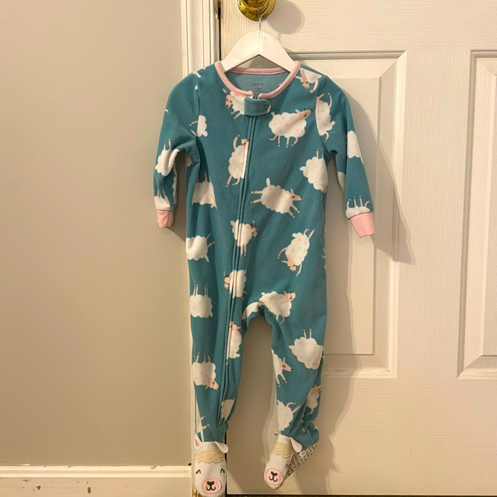 Carter’s 18 month fleece sleeper used good condition